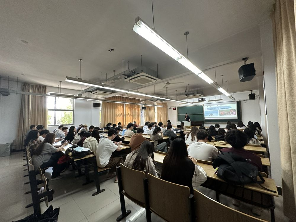28圈 28圈科技集团在南京邮电大学通达学院举办讲座